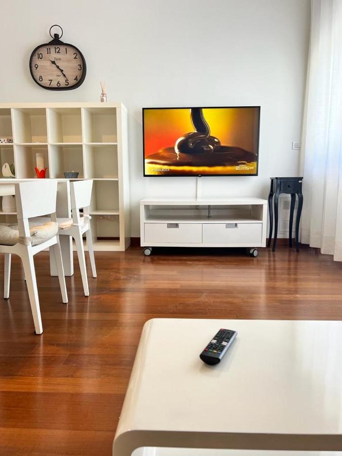 Piazza Italia Luxury Apartment キアンチャーノ・テルメ エクステリア 写真